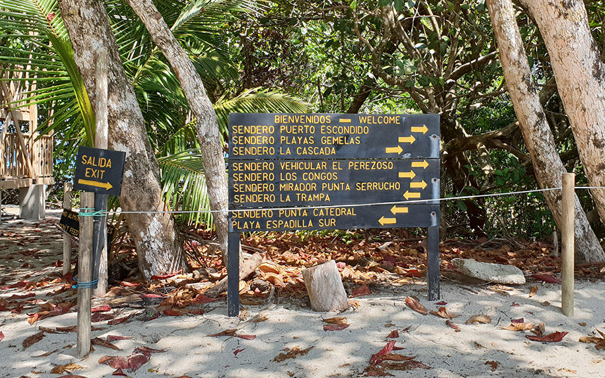 Schild Wanderwege NP Manuel Antonio
