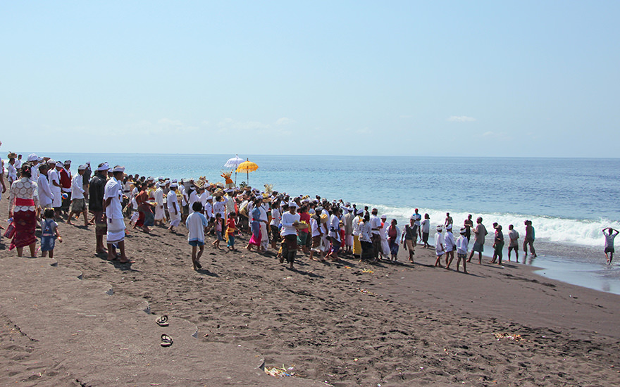 Zeremonie Strand Pura Goa Lawah