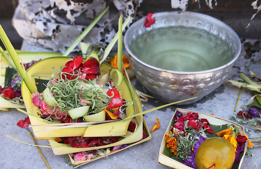 Opferschalen Pura Puncak Penulisan