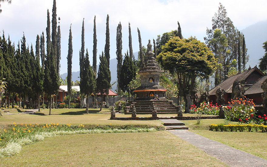 Stupa Pura Ulun Danu Bratan