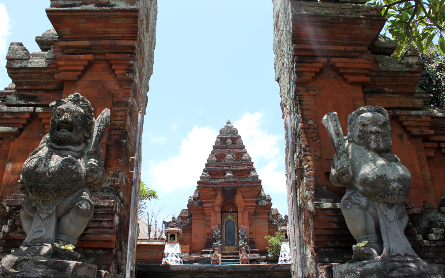 Tempel Mandala Wisata Wanara Wana
