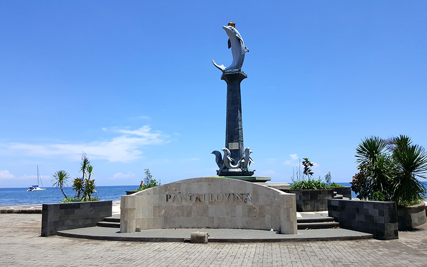 Delfin-Statue Kalibukbuk