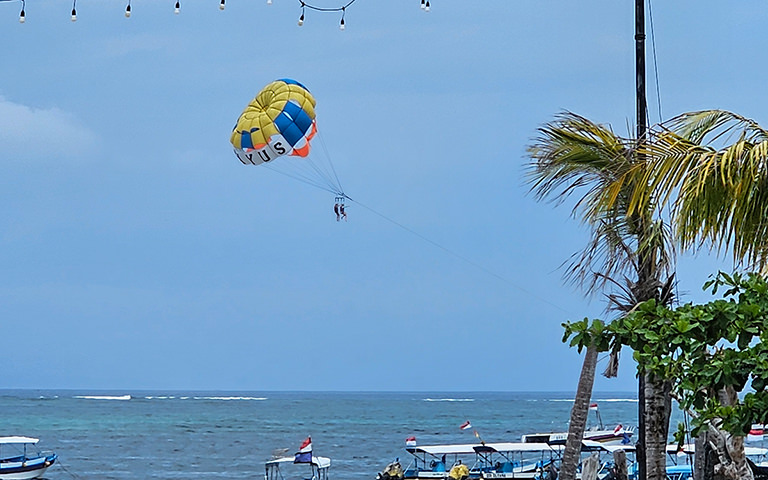 Parasailing Tanjung Benoa, Bali