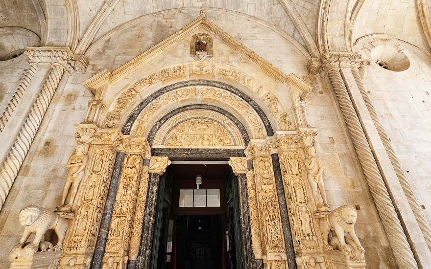 Radovan-Portal Kathedrale St. Laurentius