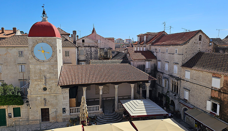 Uhrenturm und Stadtloggia Trogir