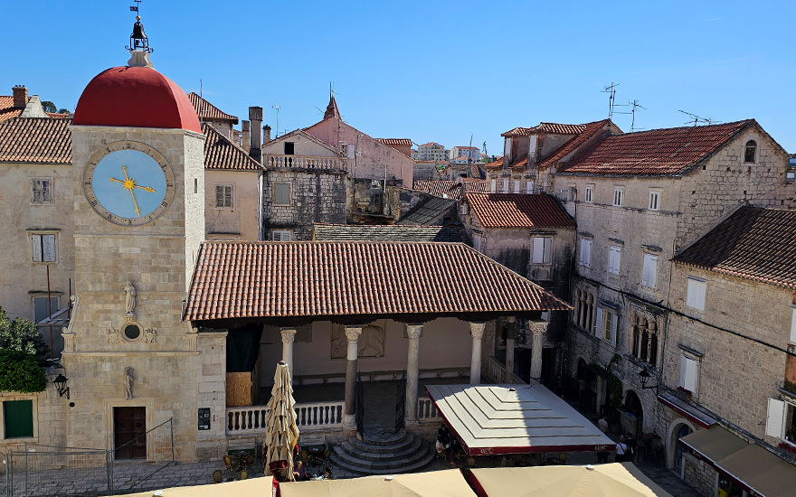 Uhrenturm und Stadtloggia Trogir