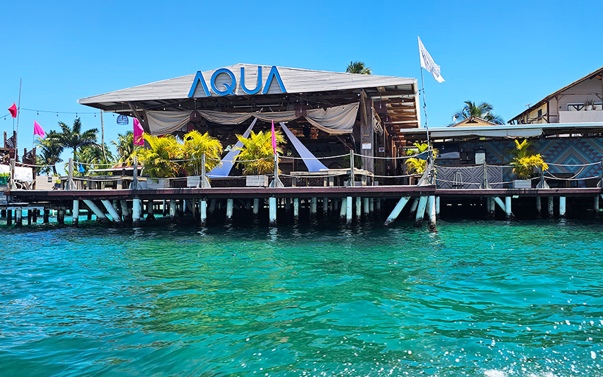 Club, Isla Carenero