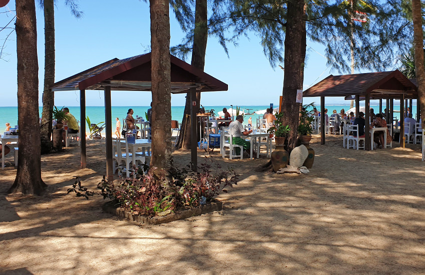 Strandrestaurant am Coconut Beach in Khao Lak