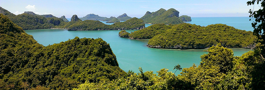 Ang-Thong-Nationalpark mit bewaldeten Inseln und türkisfarbenem Meer