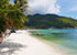 Haad Rin Nok auf Koh Phangan mit weißem Sand, türkisblauem Meer und Longtailbooten im Wasser