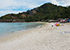 Chaweng Noi Beach mit Strandliegen und Sonnenschirmen