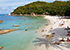 Silver Beach: Strand, Felsen, Menschen und türkisfarbenes Meer