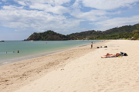Kantiang Bay auf Koh Lanta – feiner Sandstrand in einer ruhigen Bucht