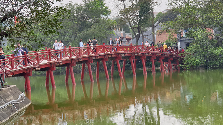 The-Huc-Brücke, Hoan-Kiem-See, Hanoi The-Huc-Brücke, Hoan-Kiem-See, Hanoi