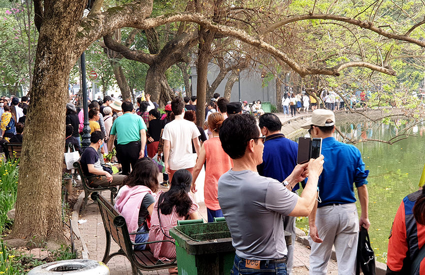 Touristen Hoan-Kiem-See