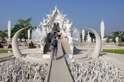 1. Wat Rong Khun